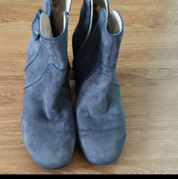 Womans boots - Picture 3 of 4